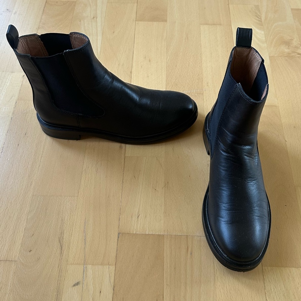 Madewell Benning Chelsea Boot. Size 8. Great condition. - Picture 7 of 10